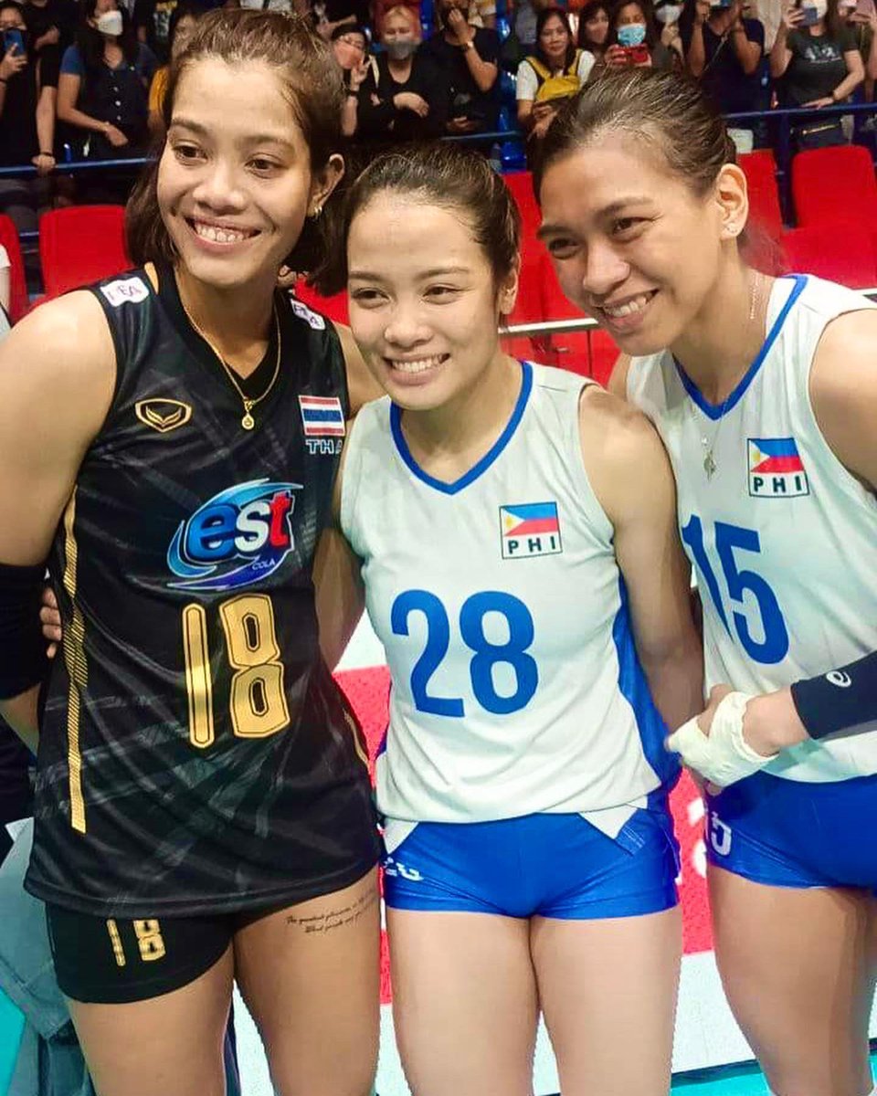 AlyssaValdez2's tweet photo. what a weekend. had an amazing opportunity to play against these top caliber players and become friends with them. 🤍🏐

will watch, cheer and learn from them at the VNL ✨🙏🏻 https://t.co/vm4v8Tx2dl