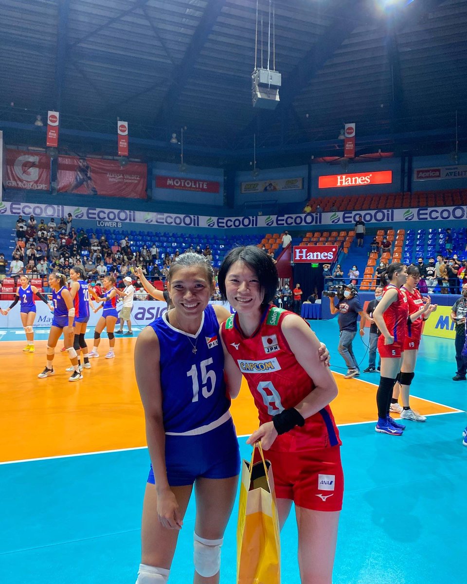 AlyssaValdez2's tweet photo. what a weekend. had an amazing opportunity to play against these top caliber players and become friends with them. 🤍🏐

will watch, cheer and learn from them at the VNL ✨🙏🏻 https://t.co/vm4v8Tx2dl