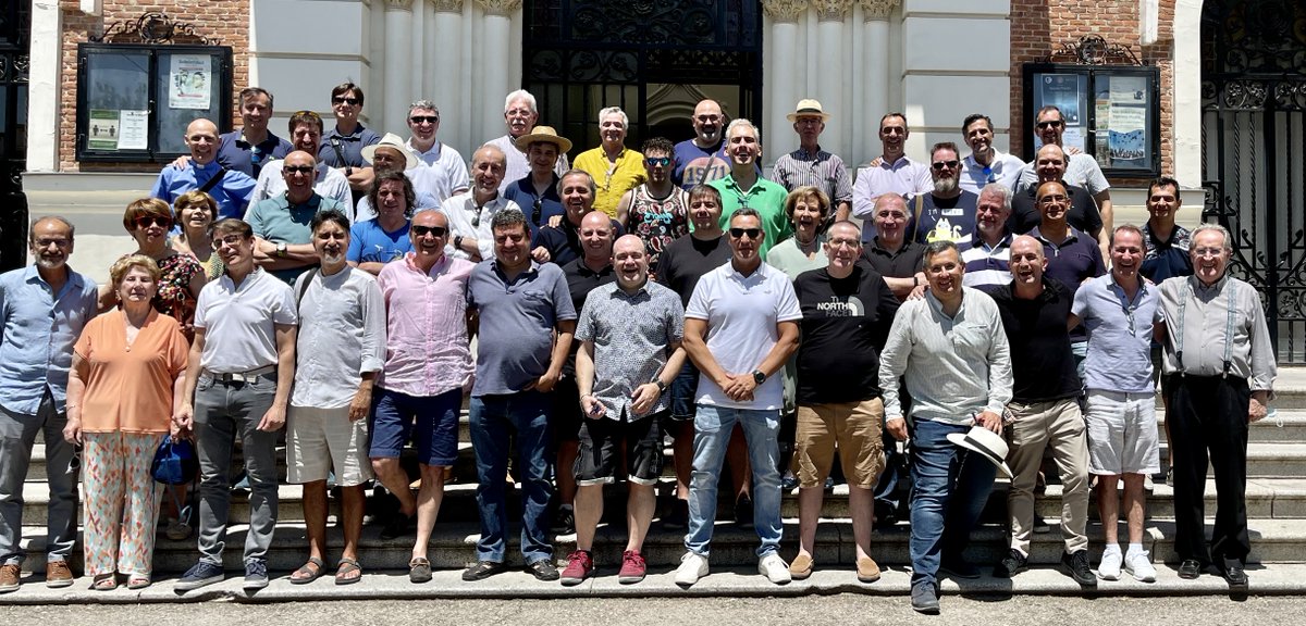 javidemi's tweet photo. @LuisAmig1 Espectacular evento de nuestro 50 (+1) aniversario, de antiguos alumnos de Caldeiro del año 1971. Muchas gracias a todos, al cole (qué orgulloso estoy del cole), a la Parroquia, a los profes, y a todos los que nos juntamos en persona y en el corazón. Muchas gracias, os quiero. https://t.co/oGzpShMS9T