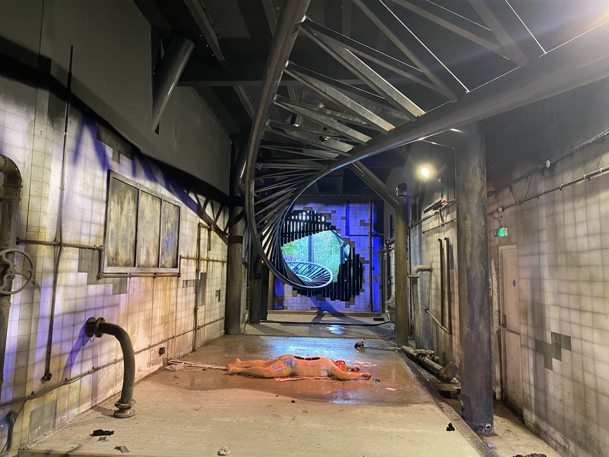 lucybluetiful's tweet image. I had an amazing day @THORPEPARK thanks to @AttractionSc yesterday.  It was so great to see everyone plus new people I hadn’t met before.  Fantastic finish to the day with an awesome behind the scenes tour of Saw The Ride - so cool too! #SouthernScreamer😀