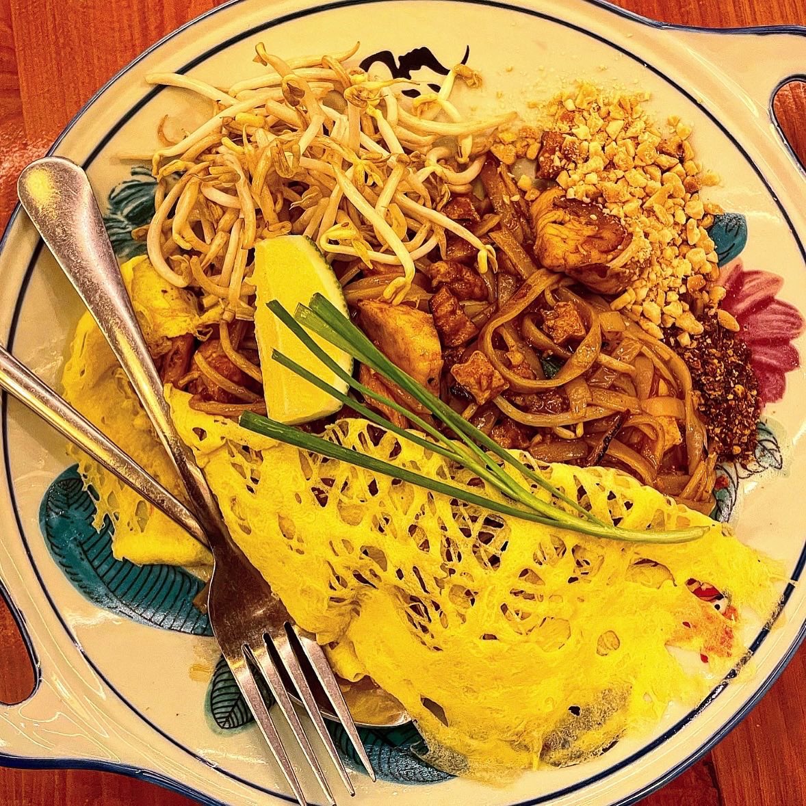 AntonRodriguez8's tweet photo. Thai cuisine 🇹🇭Shrimp paste rice, Grilled pork belly, Pad thai with chicken #mangotreerestaurant https://t.co/67jlN9zZ2H