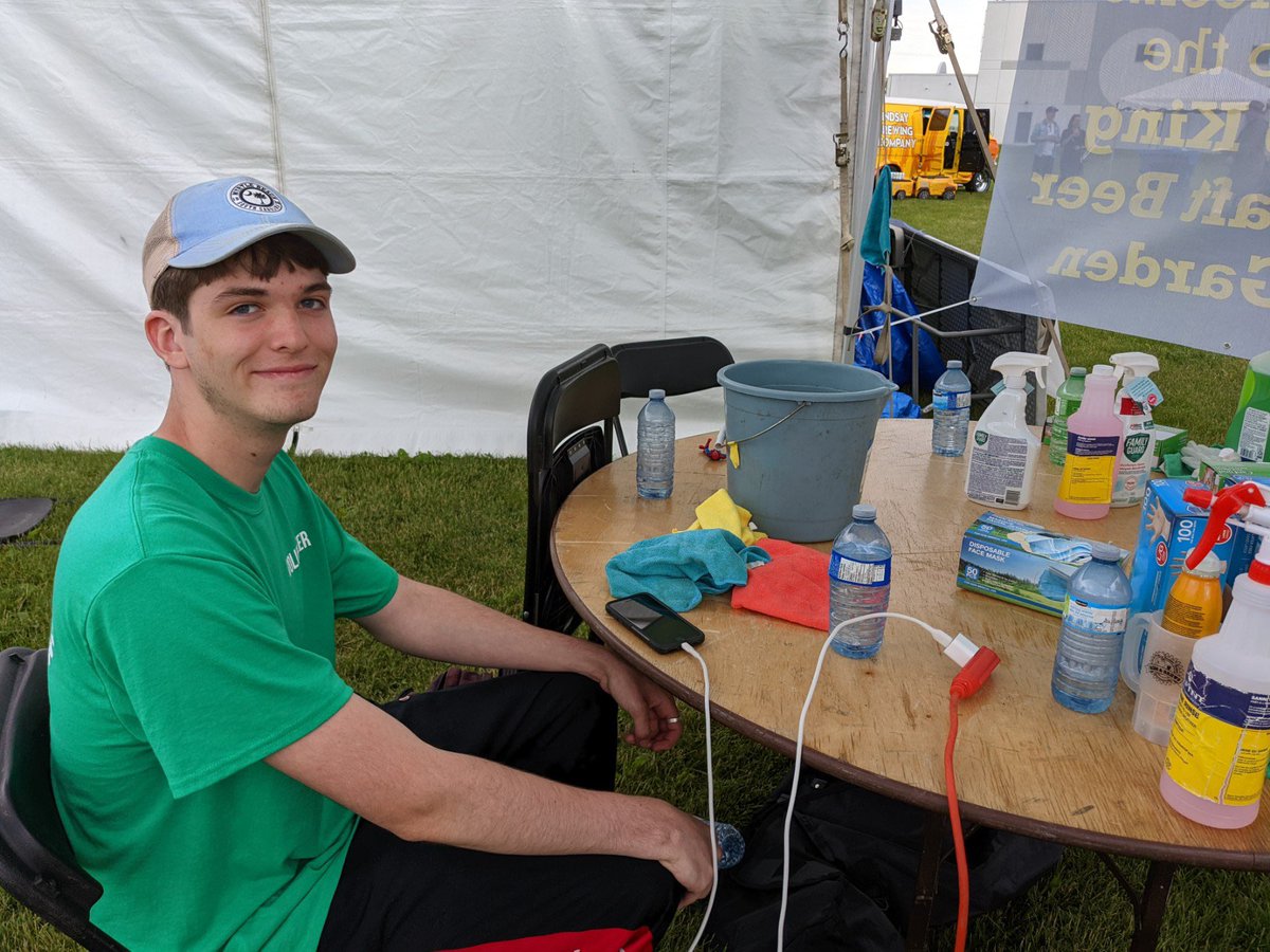 steveslacker's tweet photo. If you haven’t been to @BowmnvlleRibfst yet I highly recommend you go today for the final day of ribs and brews and music!  And if you do go, you just might see this member of the #SlackPack who’s been working hard all weekend to keep those tables clear. Say hi if you see him! https://t.co/USvPdWTaSP