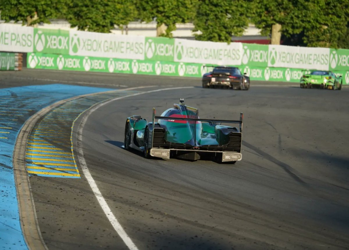Aujourd'hui j'ai la chance d'assister aux <a href="/24hoursoflemans/">24 Hours of Le Mans</a> j'ai évidemment pas oublié mon appareil photo pour immortaliser ces instants 📸

La vue panoramique du Porsche Experience Center offre un point de vue unique et exclusif ! 

#Porsche #24hduMans #LeMans24