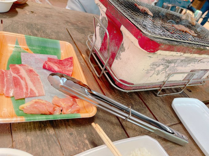 ほんでBBQブース借りて飯食って牛を見て(?)
多分普通に食っても?な感じだろうけど、外なのマジで美味かったわ。マシュマロ、焼きすぎたクダリ笑いすぎて死んだ 