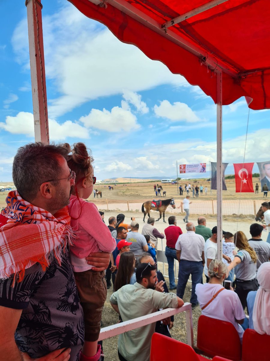 bulutcumhur's tweet photo. Menemen Belediyesi 8. Geleneksel Rahvan At Yarışları'ndayız. @sahap52 Başkanımın Akhal Tekesi'ni görmeliydiniz...
#RahvanAt
#RahvanAtMenemen https://t.co/Ezw2sYekiF
