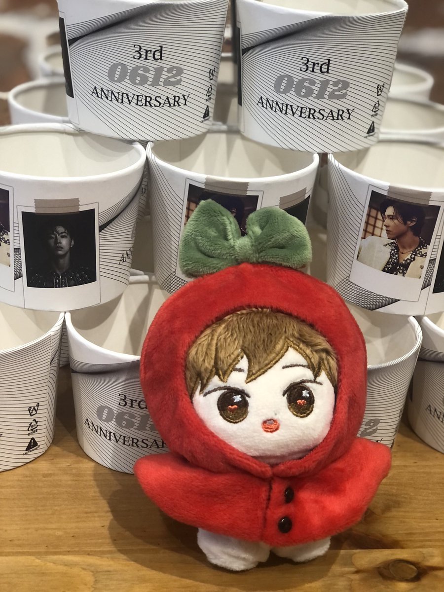 uknowiloveyou's tweet photo. @sjtvex324 #東方神起
受け取りました^ ^
とっても可愛いです😍
ユノソロのお祝いに一緒に行って来ました🍓
@sjtvex324 様
@AreT_closet 様
ありがとうございました❤️ https://t.co/bO6M04g6ab