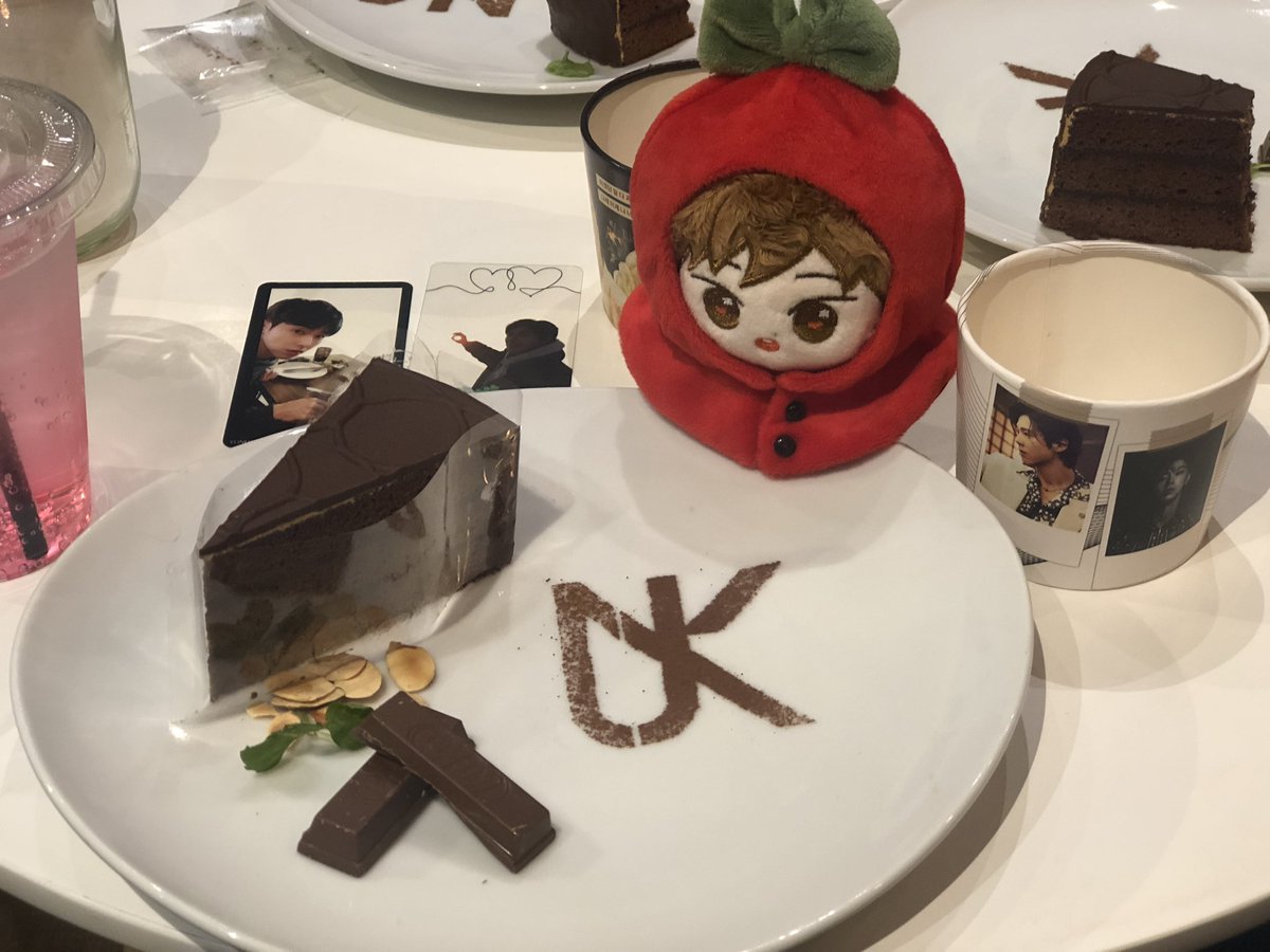 uknowiloveyou's tweet photo. @sjtvex324 #東方神起
受け取りました^ ^
とっても可愛いです😍
ユノソロのお祝いに一緒に行って来ました🍓
@sjtvex324 様
@AreT_closet 様
ありがとうございました❤️ https://t.co/bO6M04g6ab