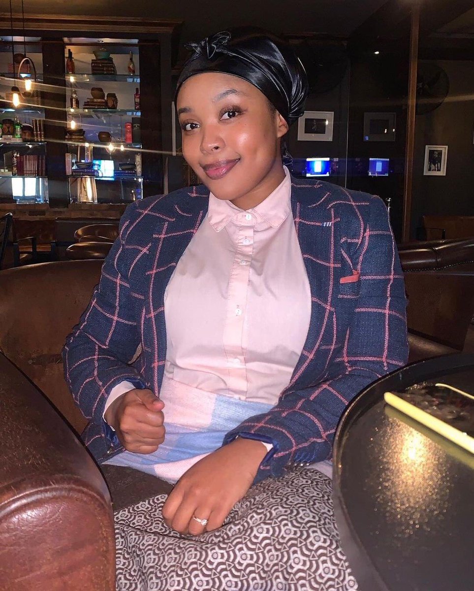 MasebeKondlo1's tweet photo. @sivemabuya ❤️🙏🏽 https://t.co/by0vbWDmky
