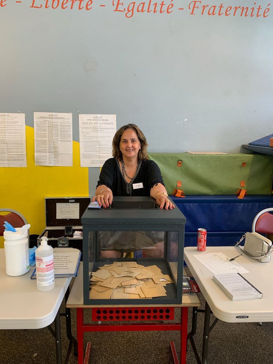 📸 Au bureau de vote à #Villeurbanne aujourd'hui.

⏰ Les bureaux de vote ferment à 20h ici !

#Législatives2022 #JeVote