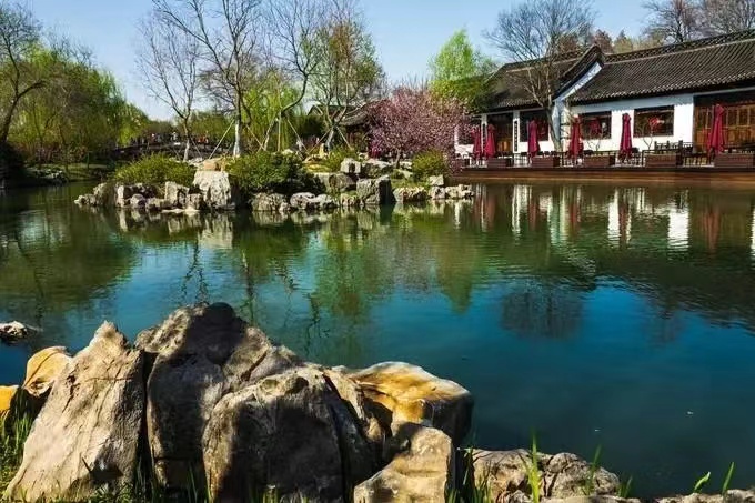 Slender West Lake in Yangzhou