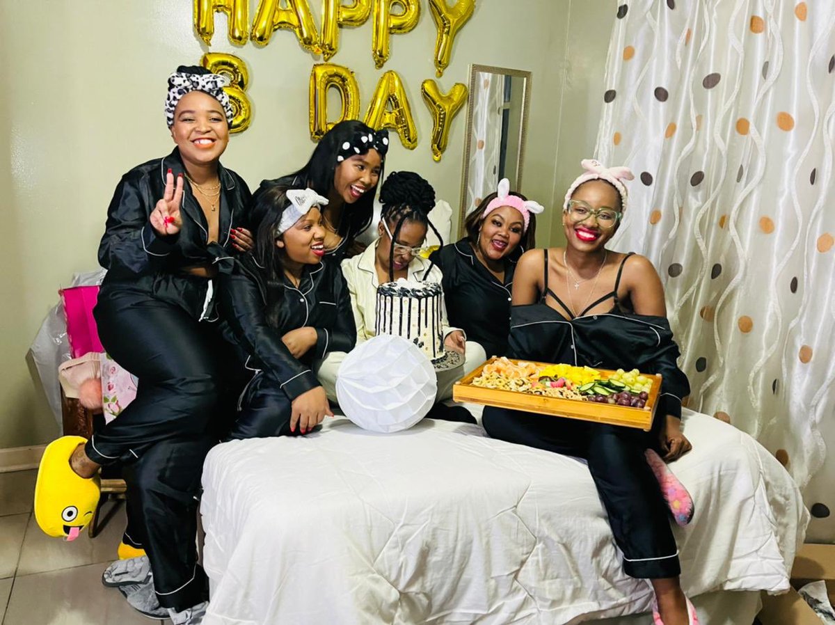 Nthabisenthulo's tweet photo. Last night was a blast😅 https://t.co/5vY5Zw5V5o