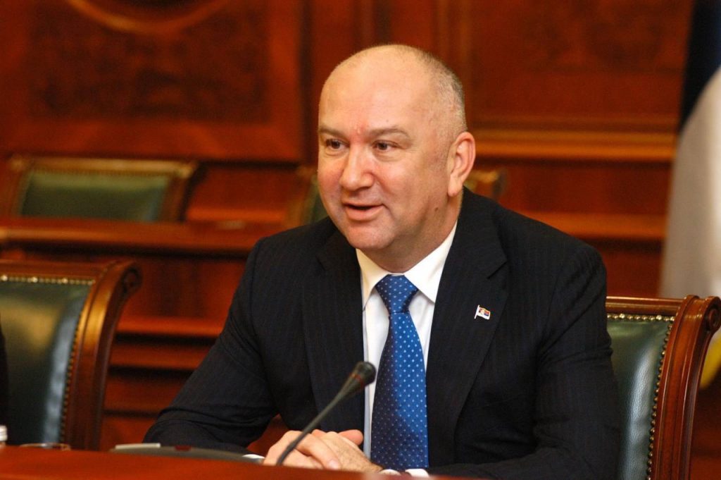 npopovicSNP's tweet photo. Наша највећа снага пред онима који би да сломе нашу независну државну политику и слободу налази се у нашем јединству.
Једино сложни можемо да се одупремо притисцима и да не признамо независност нашег Косова, као и да не уведемо санкције Русији.
https://t.co/sRQmsxyYoI https://t.co/gZRHQRpIlZ