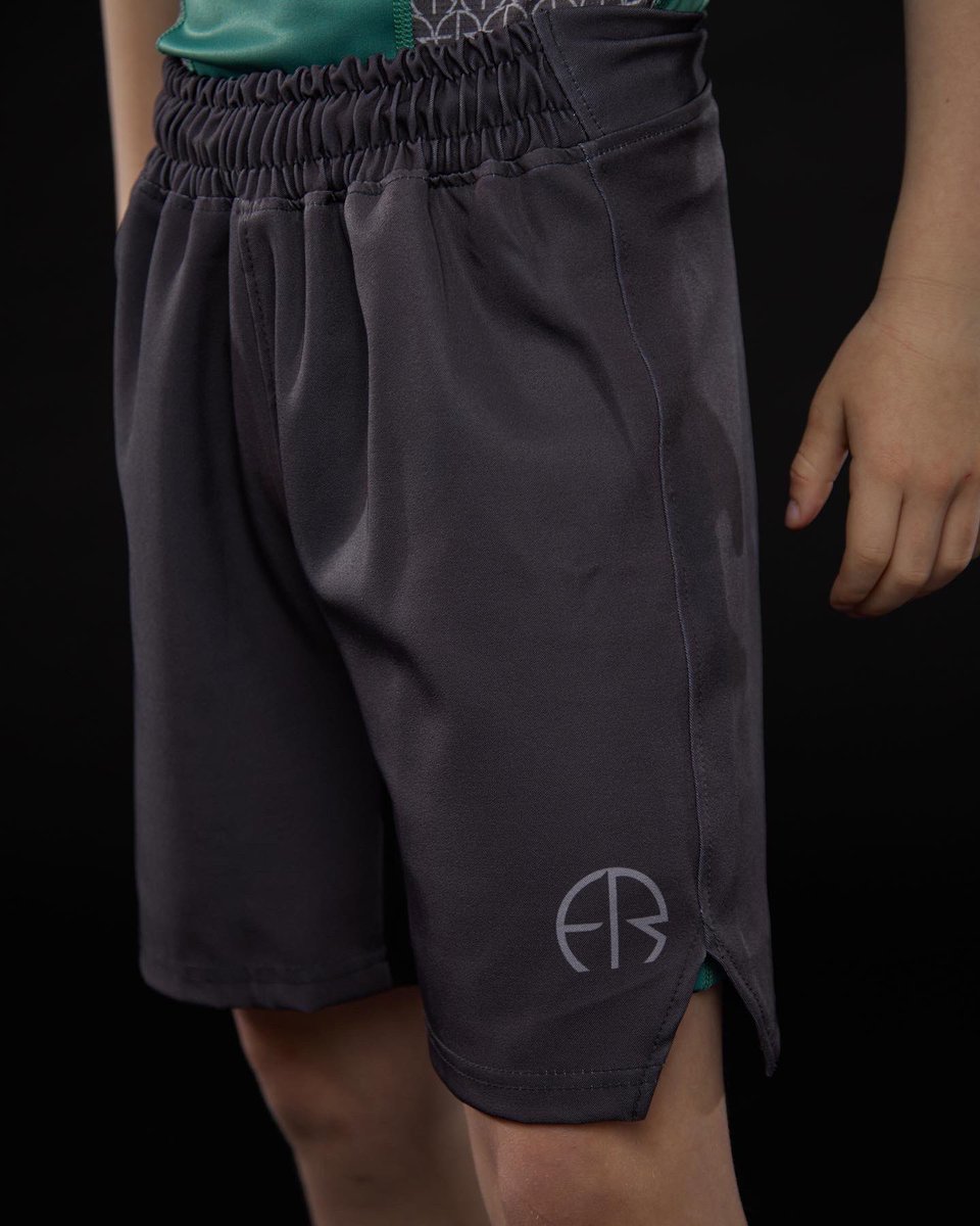 FightRightLtd's tweet photo. Introducing the NEW Unisex Adult &amp; Youth Grey Grappling Shorts - part of our latest range of Training &amp; Performance Wear. 

Get yours now for only £24.

Complete the set with our latest range of Rash Guards, Tudo shorts and Spats. 
#fightright #mmaforall #mmaapparel #ufclondon https://t.co/8uybw5sOzi