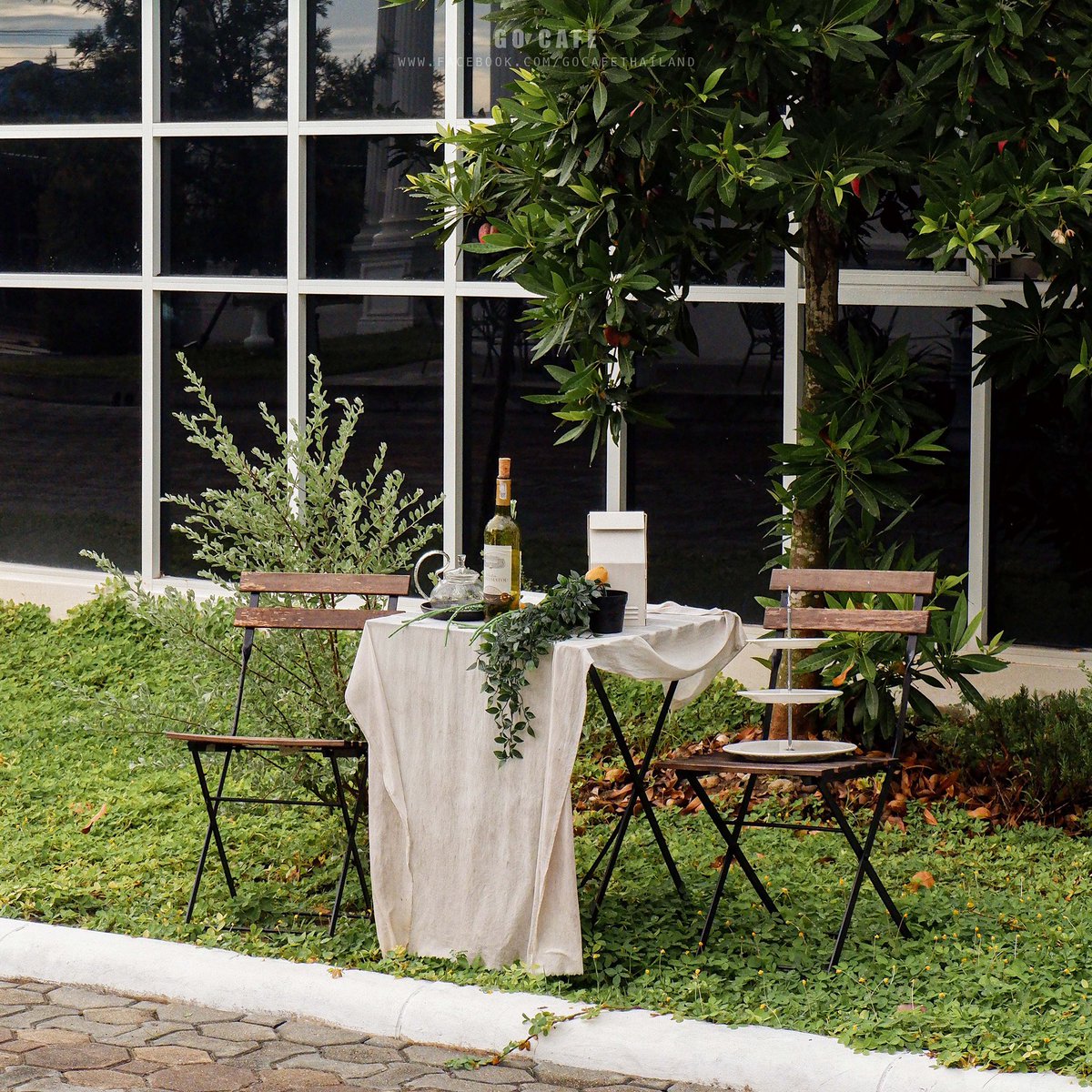 gocafethailand's tweet photo. 𝑴𝒂 𝑴𝒂𝒊𝒔𝒐𝒏 𝑪𝒂𝒇𝒆 ☕️
มาเมซง คาเฟ่สไตล์ยุโรปดีไซน์สวยหรู ในบ้านหลังสีขาวย่านพุทธมณฑล กับบรรยากาศฟีลเหมือนอยู่ต่างประเทศ มุมถ่ายรูปสวยๆจัดเต็มหลายมุม มีทั้งโซนในร้านและ Outdoor 📸 @Kin24hrs @aroii https://t.co/iJJAn2DMwG