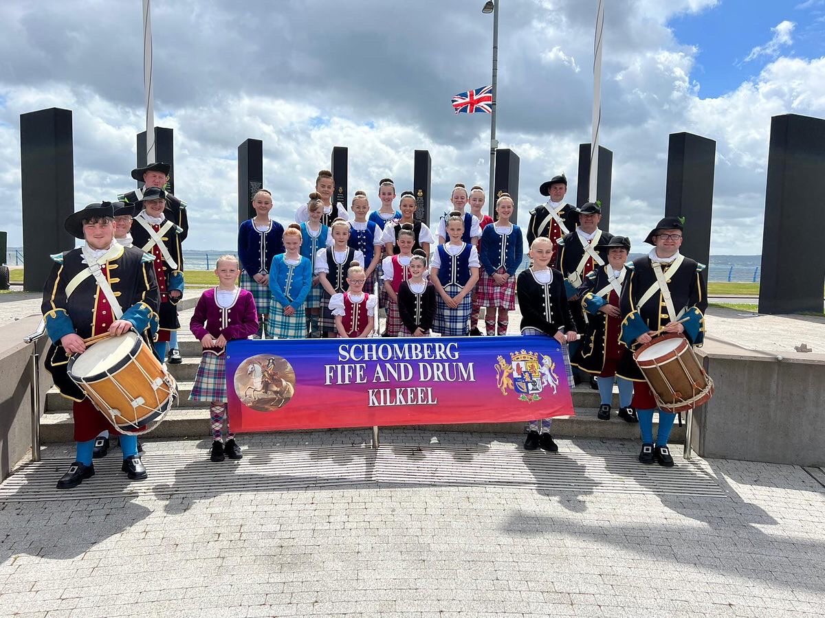 SchombergSoc's tweet photo. What a terrific day we all had yesterday at ‘The Royal Landing’ in #Carrickfergus!

Our Schomberg Fife and Drum &amp; #Kirknarra Dancers enjoyed performing in the morning and afternoon concerts, taking part in the pageant and welcoming King William as he landed at the harbour. https://t.co/CdZy52zwW5