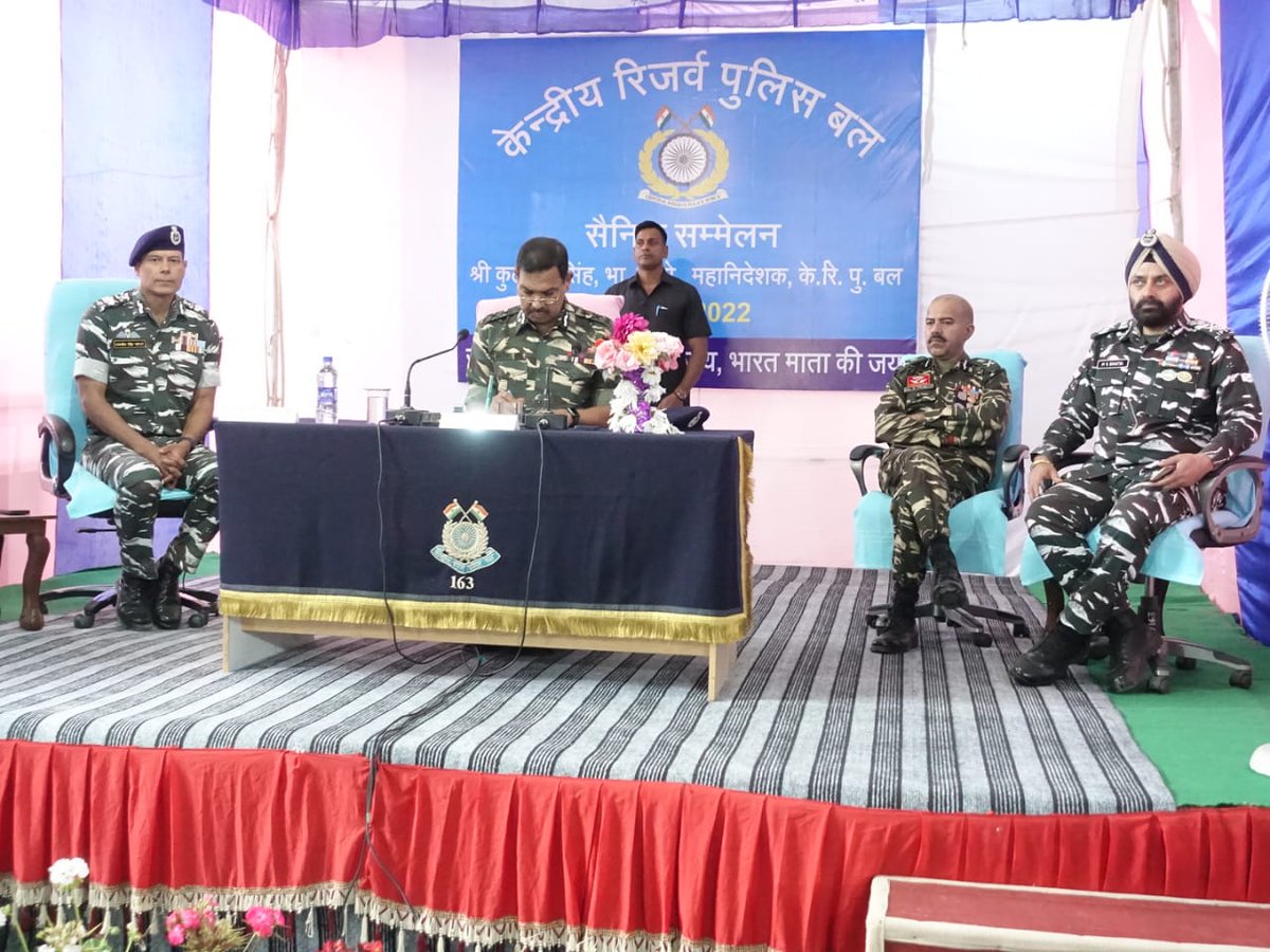 Sh. Kuldiep Singh, DG CRPF traversed the entire route of Shri Amarnath Ji Yatra and reviewed the operational preparedness of the Force. He also attended coordination meeting with sister agencies in connection with the Yatra and interacted with the jawans during Sainik Sammelan.