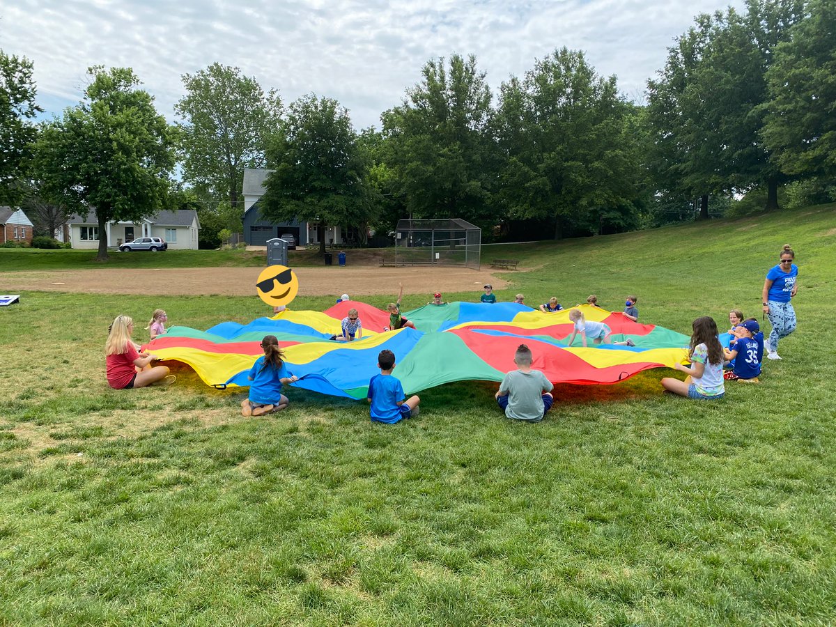 Miss Aronson's Sunflowers 💛 tweet media