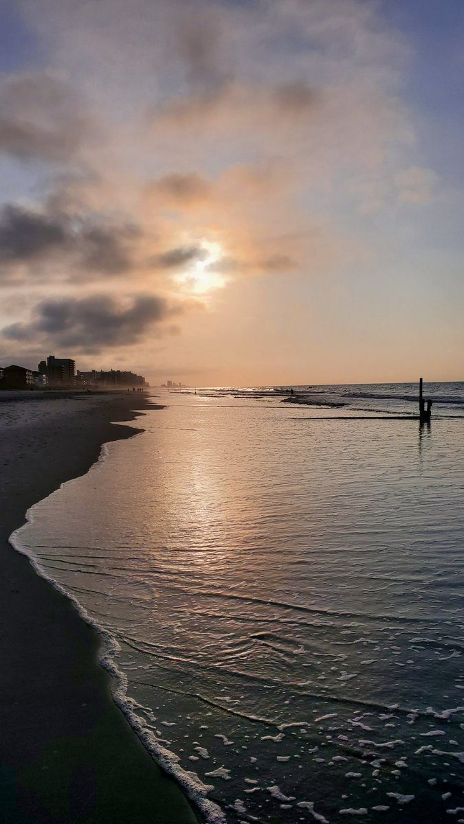 JiranRick's tweet photo. On this last sunrise of the week at Crescent Beach at North Myrtle Beach, there is a good mix of sun and cloud cover to make for great scenery... #beach #sunrise #SundayMorning https://t.co/7CR3LcyWgT