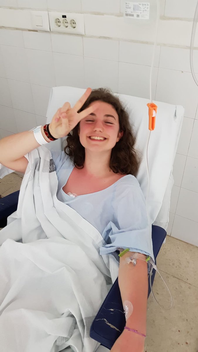 solo vengo a pediros que por favor, por favor, por favor os echéis siempre crema solar es superimportante y quemarse es superpeligroso.
Os dejo una foto mía hace 2 años por ser imbécil y no ponerme crema un día NUBLADO.