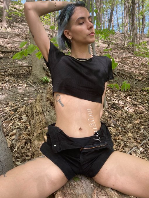 wanna get freaky in the woods with me? https://t.co/MD5bAkIfoW<a href="/tag/mvsales"class="tags"><span>#mvsales</span></a>