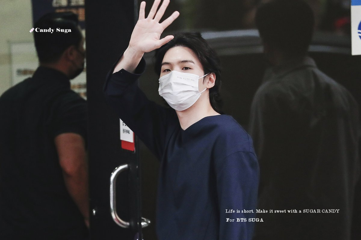 candySUGA309's tweet photo. [HQ] 220610 뮤뱅 출근 

#SUGA #슈가 #민윤기
#BTS #방탄소년단 @BTS_twt https://t.co/92pWBHZlRG