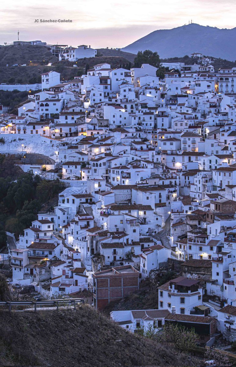 Almáchar, Málaga.
@Malagaconacento @OrgullodeMalaga @Storm_Malaga @Eltiempoalsur @feelcostadelsol @vivecostadelsol 
@viveandalucia
@turismodemalaga 
@WelcomeToMalaga 
#rutadelapasa
#ajoblanco
#almachar