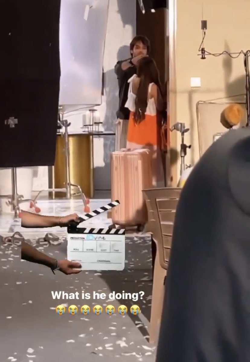 littleone071's tweet photo. What is manik doing to Nandini looks like arthi #ParthSamthaan #NitiTaylor #Manan #kaisiyehyaariaan https://t.co/Db08ViqeFn