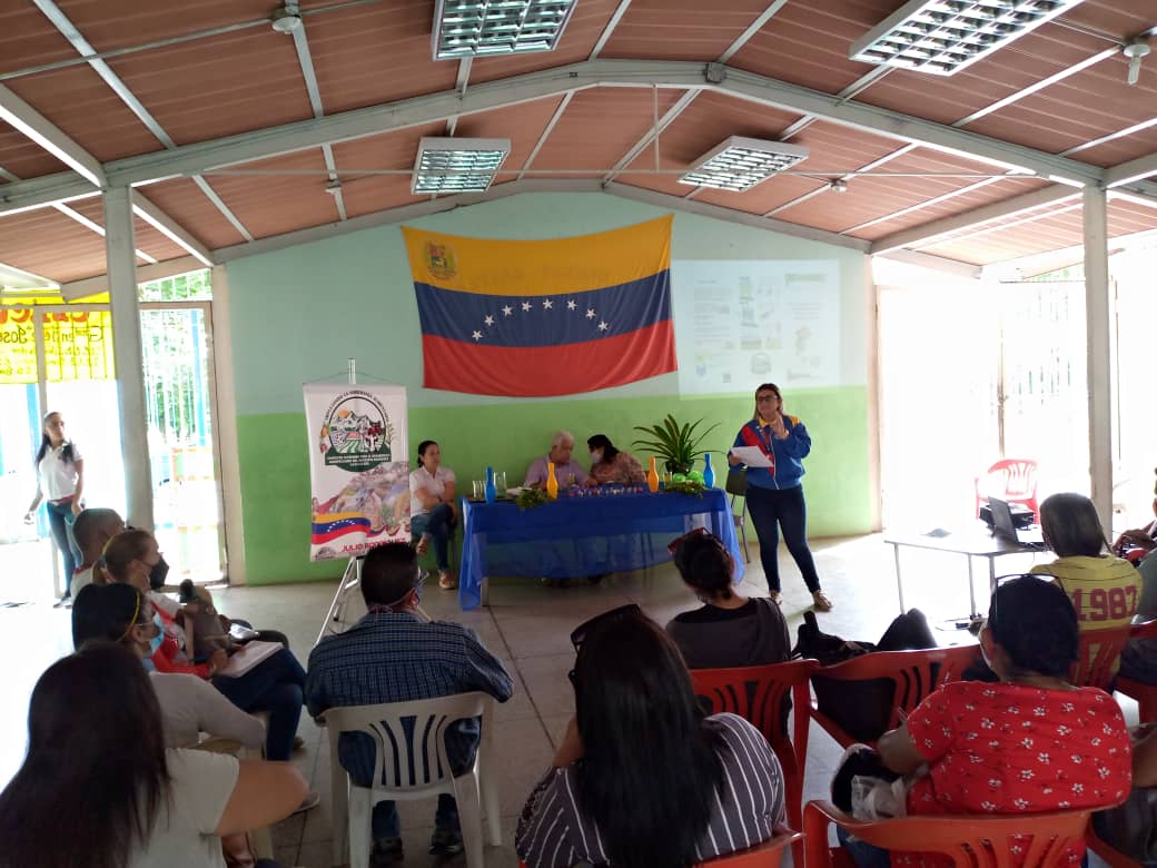 ceicerecitac17's tweet photo. 📌 TALLER TÉCNICA AGROPECUARIA DIRIGIDO A DIRECTORES Y DOCENTES DE DESARROLLO ENDÓGENO 🪴🌾 PROPICIADO POR EL INSTITUTO AUTÓNOMO IADAMBER 👏 @MPPEDUCACION @educinicialmppe @_LaAvanzadora @zonaedusucre @ViceIP https://t.co/AIol0iVa1h
