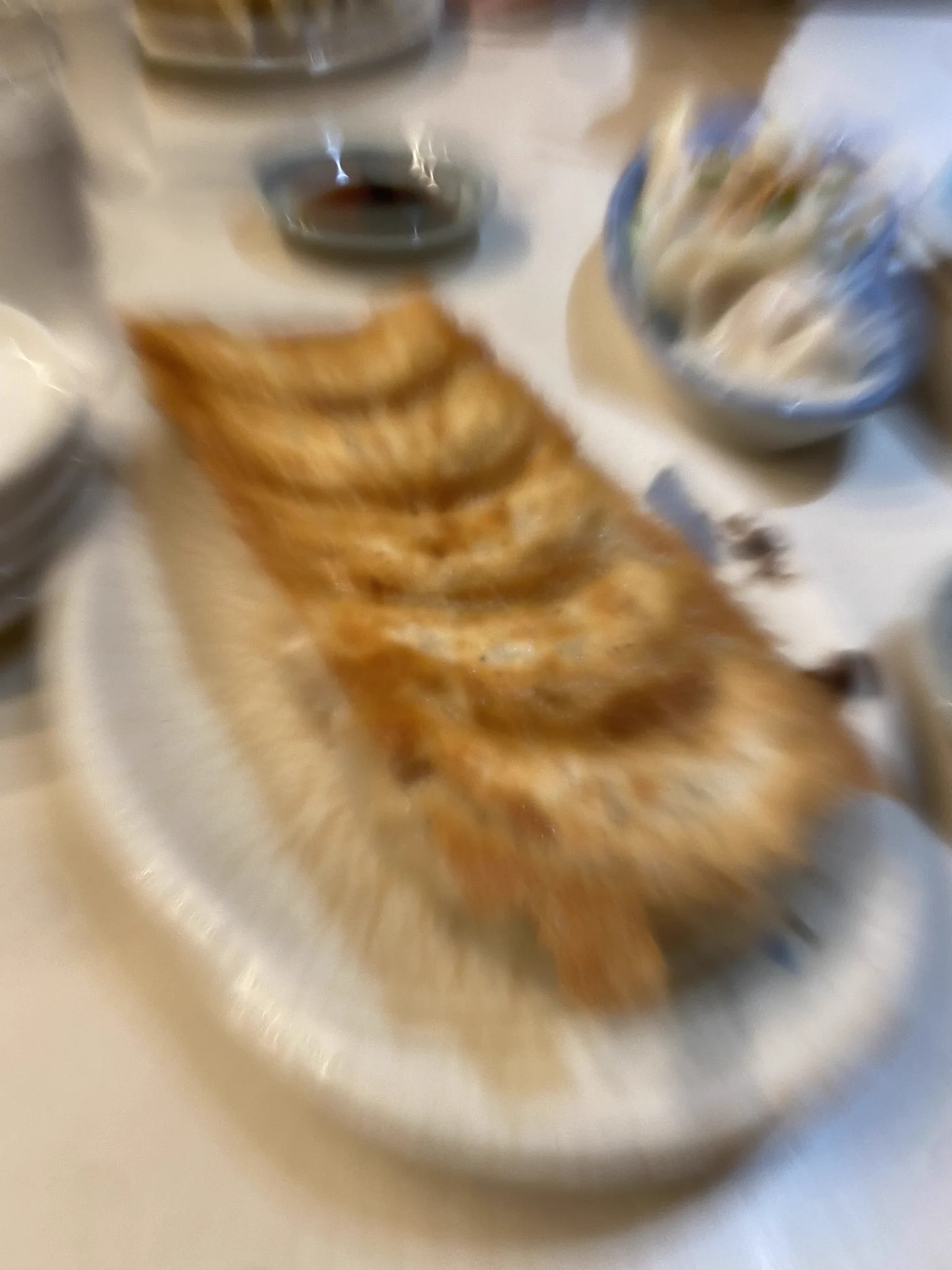 スマホのカメラが壊れて…鳥居が歪み食べ物と戦闘になるw