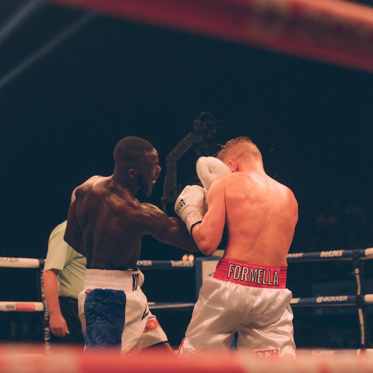 2SlickChris's tweet photo. Goooood morning 😏

Strap season mode: 🔛

@boxxer | @SkySportsBoxing https://t.co/5xphERdn9Z