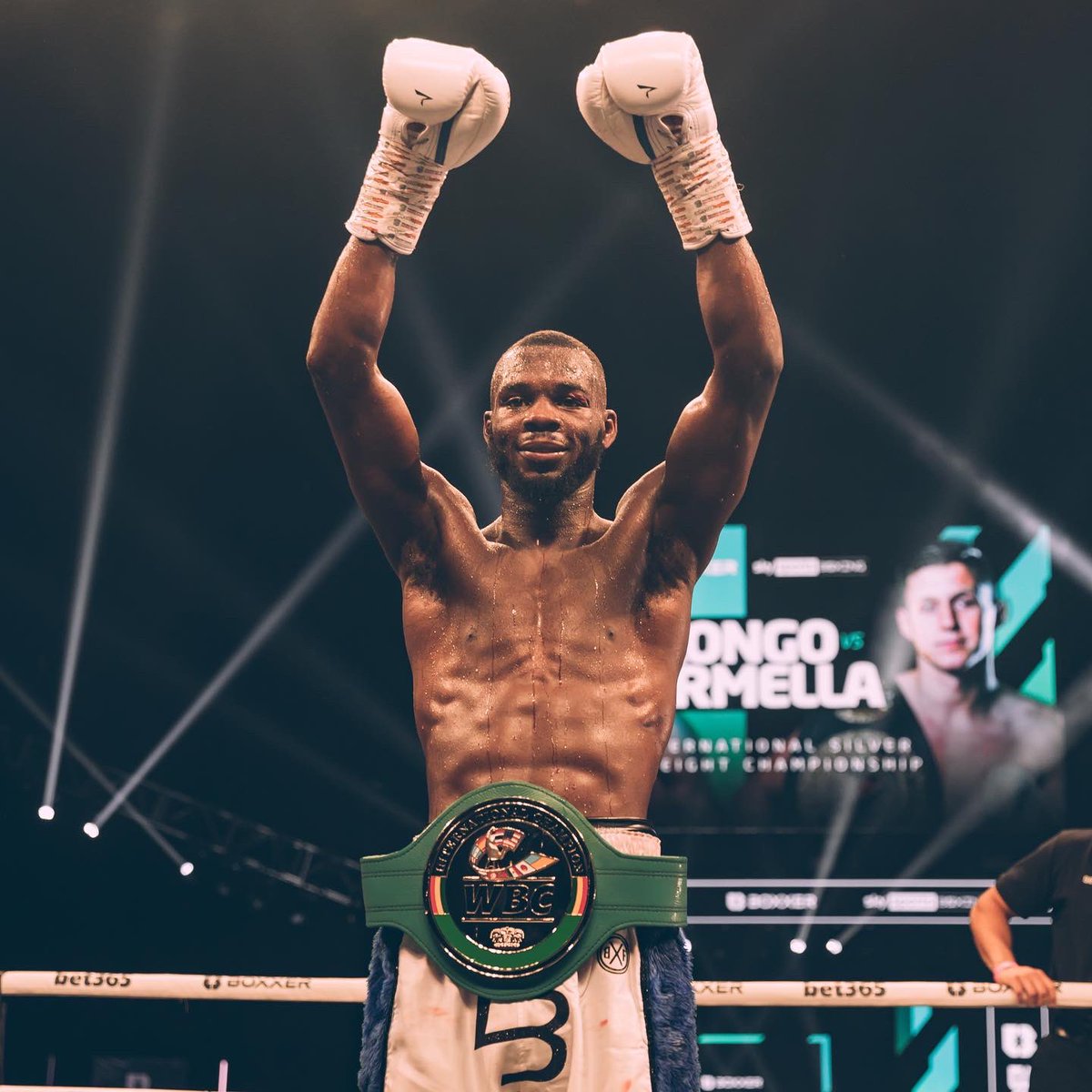 2SlickChris's tweet photo. Goooood morning 😏

Strap season mode: 🔛

@boxxer | @SkySportsBoxing https://t.co/5xphERdn9Z