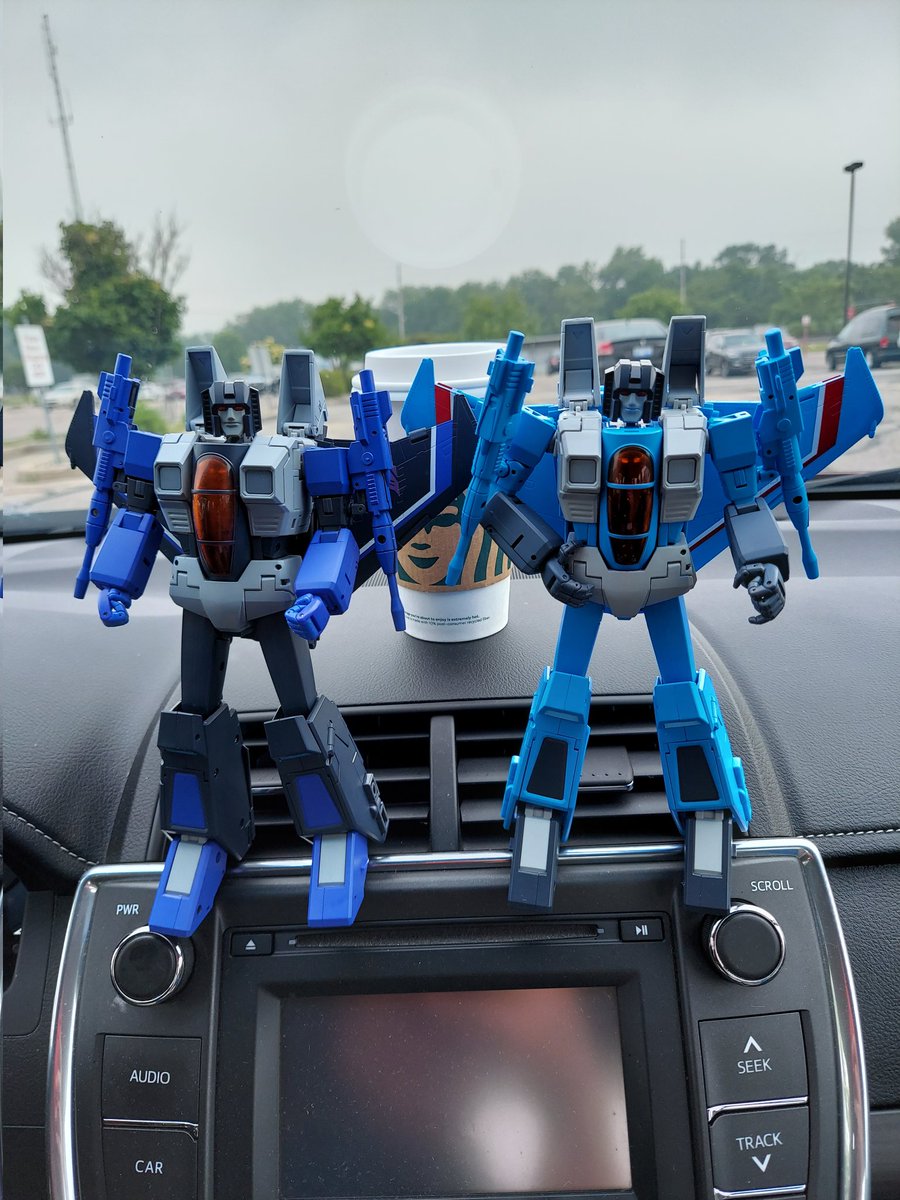 Ironhidensh's tweet image. I picture these two sitting at the bar after a day of slagging autobots, knocking back a few cold ones, and complaining about how much of a dick Starscream is. 
#deskbot #dashbot #robotswithcoffee @robotswcoffee @RwCJesse