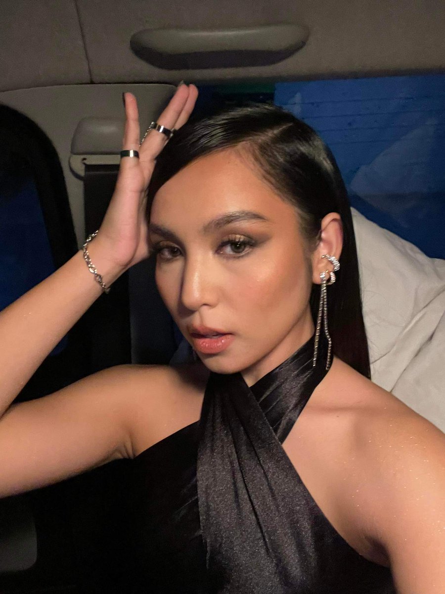 sweetchillious's tweet photo. A closer look 👀 with sakit ulo pose. Haha 

#TheMEGABallKyline
KYLINE forMegaBall
@2002kyline https://t.co/Y8doo68ccL