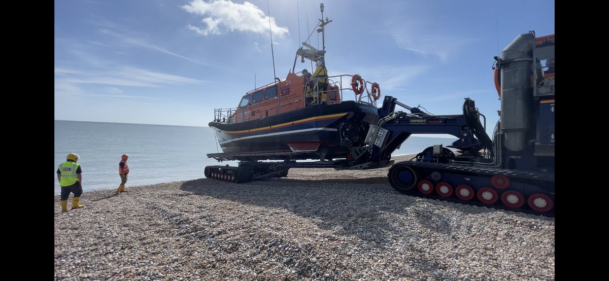 GrumpsV's tweet photo. Beautiful morning for a Sunday training launch @DungenessRNLI https://t.co/SjVWC88Pm3