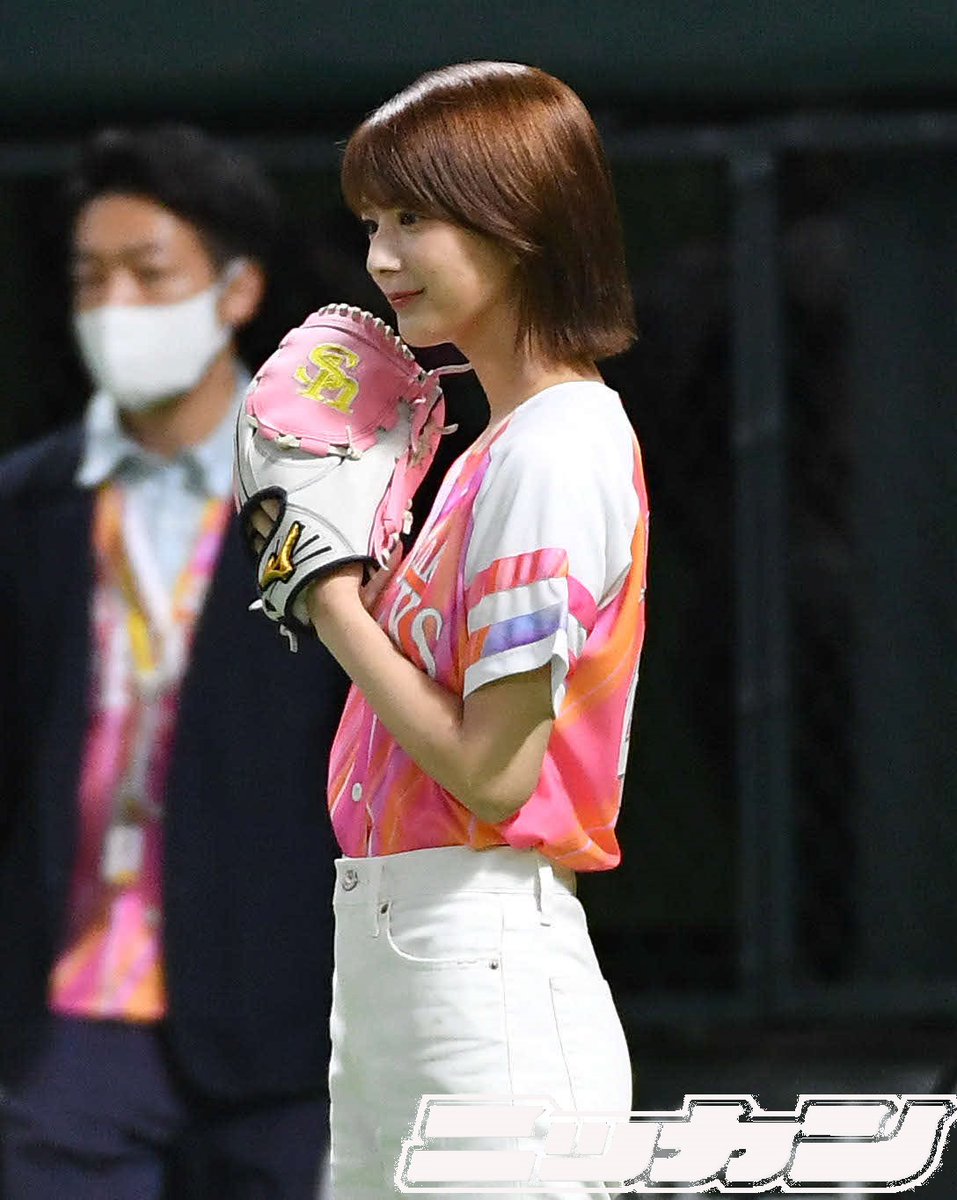 交流戦〝撮れ鷹〟写真📸 ソフトバンク対阪神 始球式を務めた、#櫻坂46