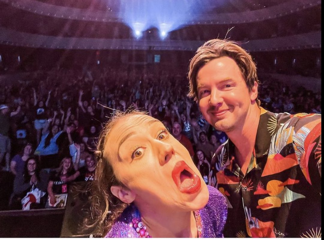 Sydvaughnfan2's tweet image. HOW IT STARTED          HOW ITS GOING 🥺💄
@MirandaSings @ColleenB123 @erik_stocklin #Erikleen #Mirandick