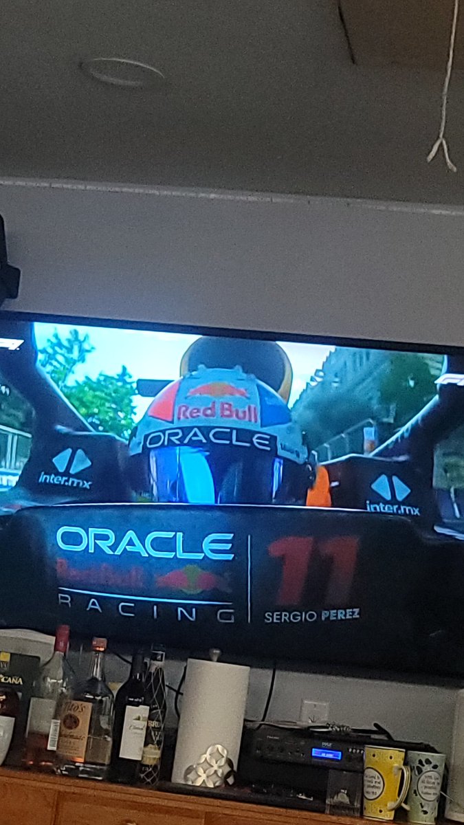 OasisJaguaresco's tweet photo. Jefeeeee ya celebramos aqui en la #MecoCocina con un pasadía bailable !.. @redbullracing @Max33Verstappen #F1 #ElClandelaFuria https://t.co/iatukBkIxR