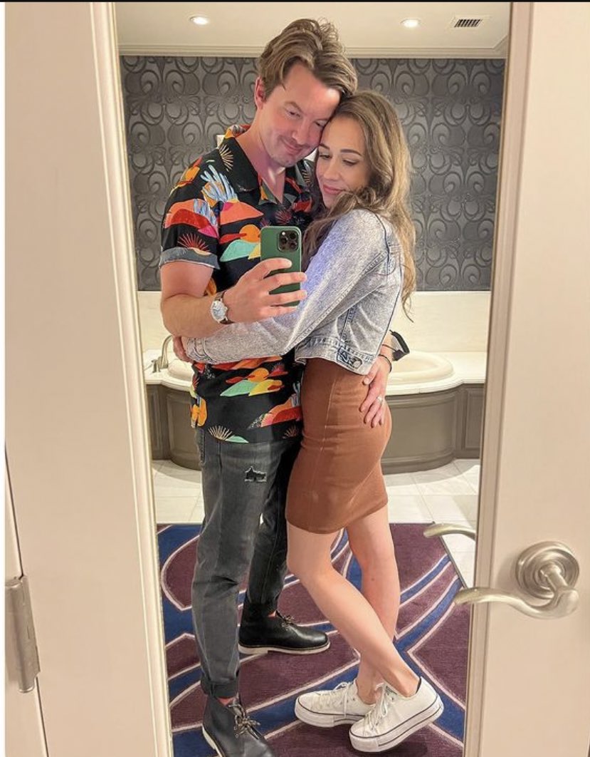 Sydvaughnfan2's tweet image. HOW IT STARTED.             HOW ITS GOING 🥺😭 
#Erikleen @ColleenB123 @erik_stocklin