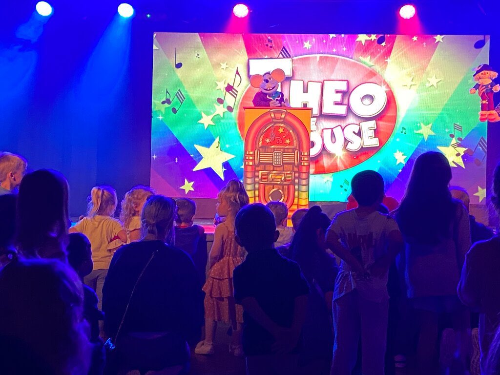 TheoMouse's tweet photo. What a lovely time we’re having on our current @Butlins #JustForTots tour. Here are some photos sent in to us this week. https://t.co/zGkURoM9ba