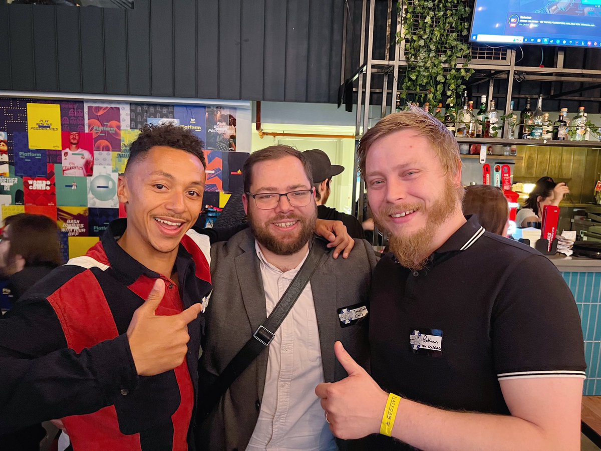 Nougie's tweet photo. Resident Evil Challenger fans from all over the globe united for our first meet up event in London! Fans met in person for the first time, had pints, pizza, played games and had one of the most memorable gaming nights ever! A huge thanks to everyone who made it down. 🍻🍕👾 https://t.co/gvBkdOTS15