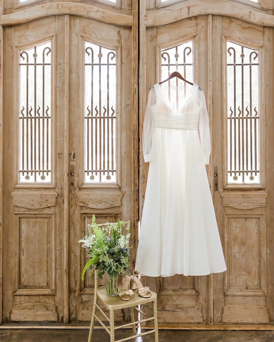 kaycestork's tweet photo. The dress 💕

How many dresses did you try on before you found THE ONE?

I think my number was six, but my dress was actually the first one I tried! https://t.co/8jKHZrhNIx