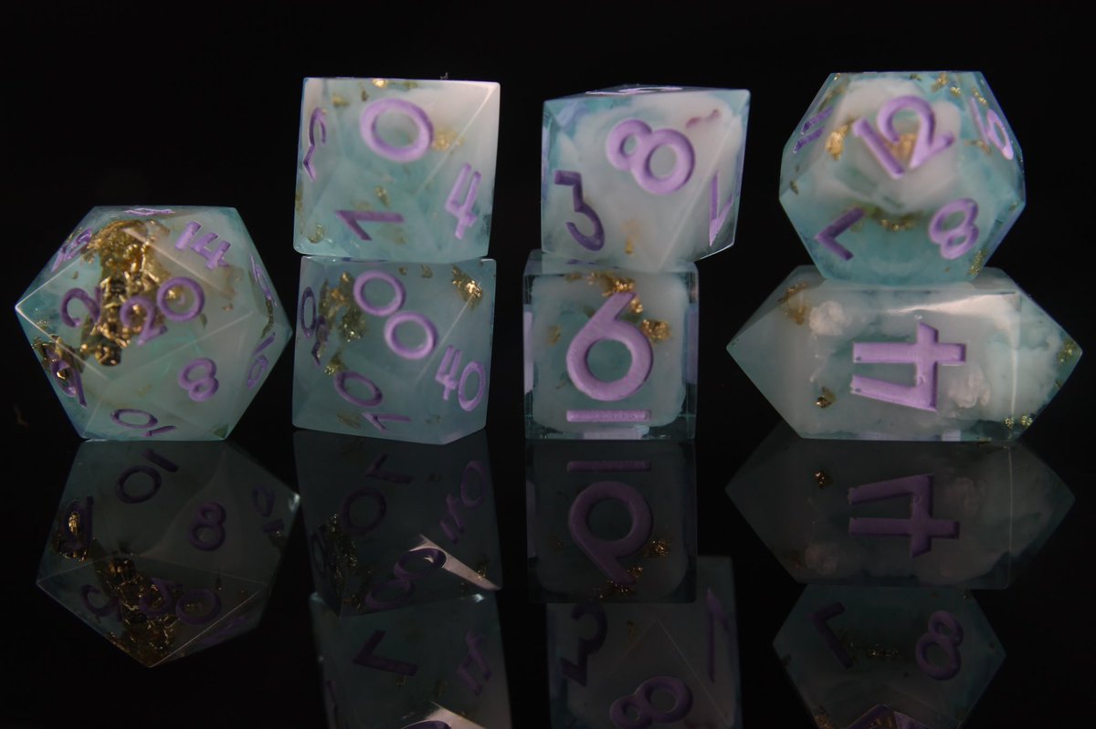 A simple soft blue cloud set with lavender inking 💜

#dnd5e #dungeonsanddragons #handmadedice #dicemaker #dnddice