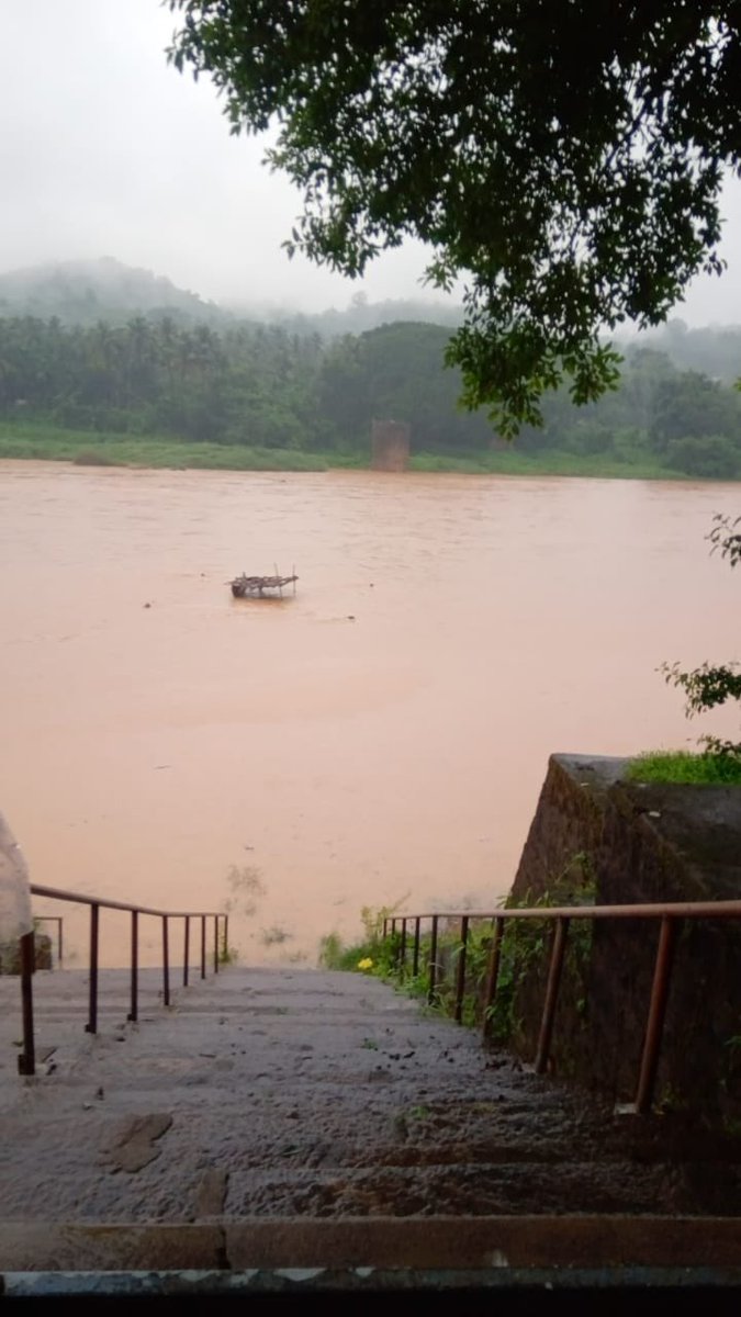 ravikeerthi22's tweet image. Morning &amp;amp; Evening water level of #Netravathi river near Uppinangady - Dakshina Kannada ..

Uppinangady has seen 110mm rainfall since 8:30 AM &amp;amp; all neighbouring stations too have crossed 80mm+ rainfall☔️☔️☔️

#Karnatakarains
