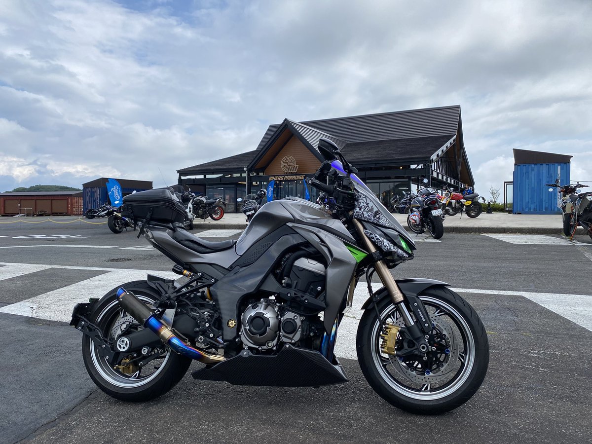 Z1000S_R_C's tweet photo. 午後から暇になったんで雨降らないと確信（根拠は無い）箱根までショートツーリング〜
帰りも雨雲回避できそうだったからヨユーこいてたら無事ゲリラ豪雨をモロに食らってきたよ https://t.co/eZBfLl7aYJ