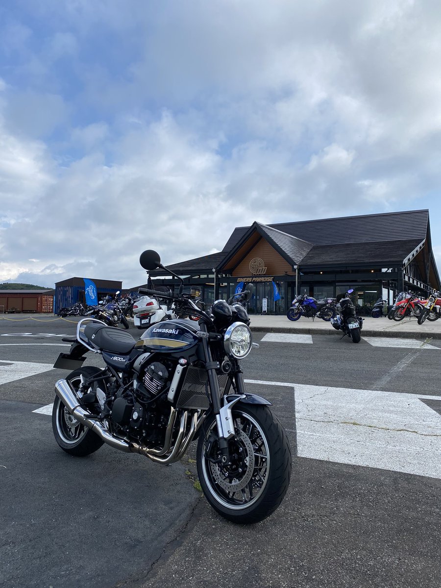 Z1000S_R_C's tweet photo. 午後から暇になったんで雨降らないと確信（根拠は無い）箱根までショートツーリング〜
帰りも雨雲回避できそうだったからヨユーこいてたら無事ゲリラ豪雨をモロに食らってきたよ https://t.co/eZBfLl7aYJ