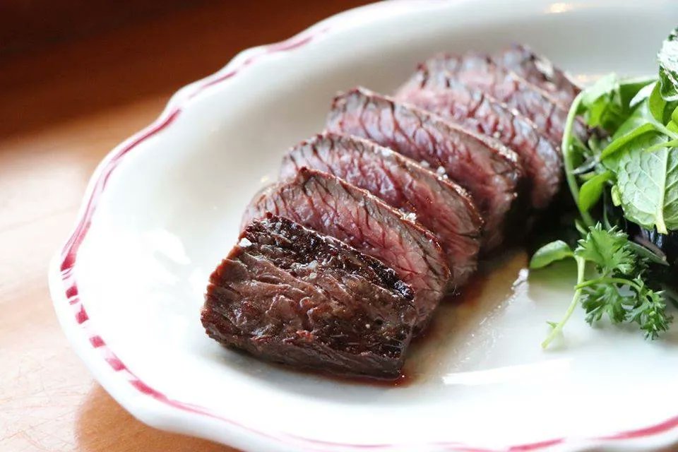 buff.ly/3xJsXaB
BLOW DAD’S MIND ON FATHER’S DAY AT L.A.’S BEST STEAKHOUSES
Your dad deserves the best…steakhouses in Los Angeles.