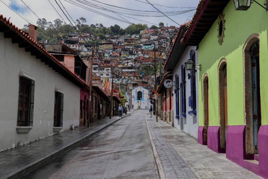 edrengifo's tweet photo. #12Junio | ¡Amanecimos de Aniversario!
El Hatillo es el ícono de interés turístico más importante de la Gran Caracas y cumplimos 238 años de fundación.
#EsenciaHatillana
#ElHatillo238 https://t.co/Tr5TpfTy3m