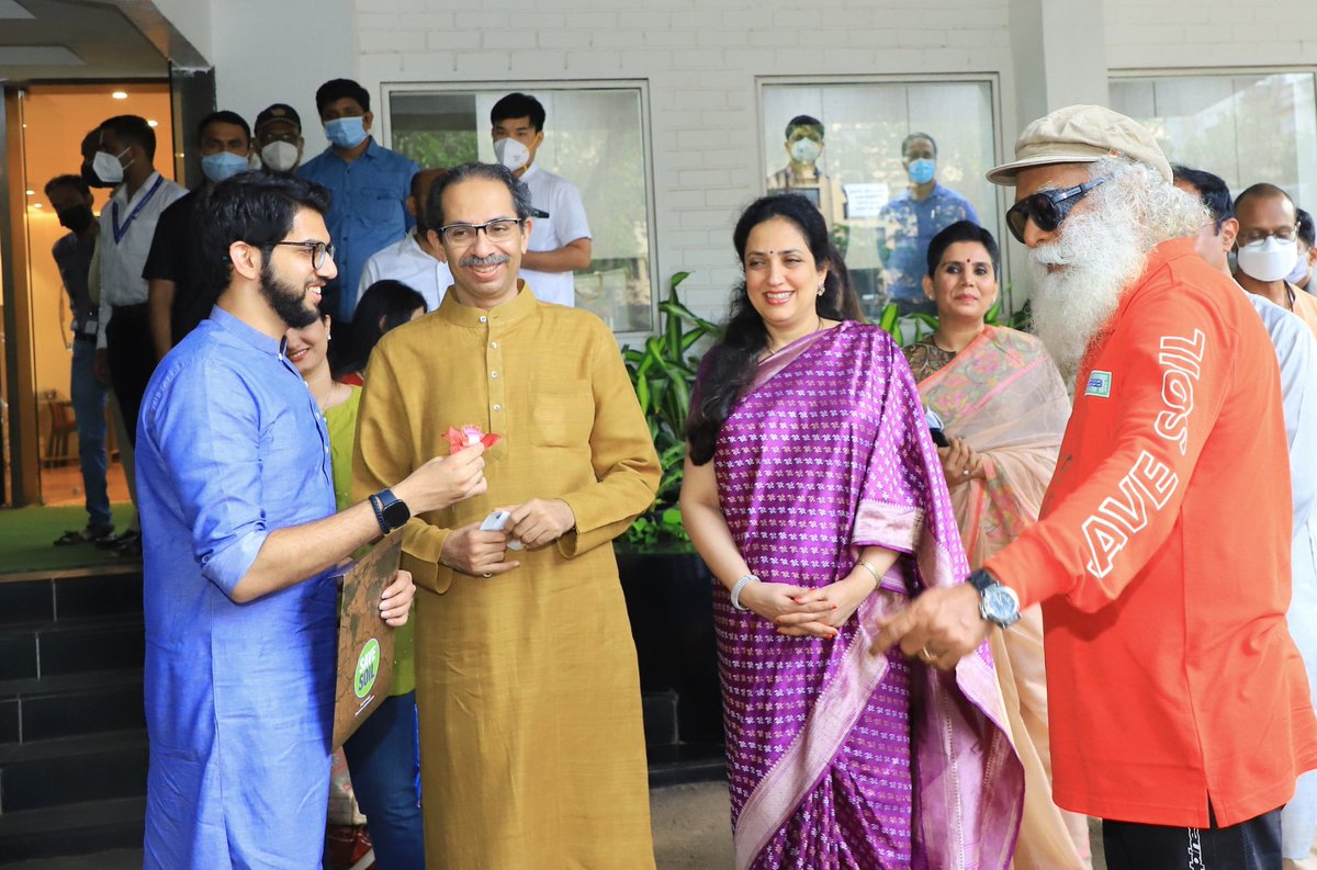 AUThackeray's tweet photo. Such an honour to have Shri. @SadhguruJV at our residence. He interacted with CM Uddhav Thackeray ji about the #SaveSoil movement. 
CM Uddhav Thackeray ji has assured Maharashtra’s support to this movement and other initiatives that align with our goals of sustainable development https://t.co/WDKPlCowHi
