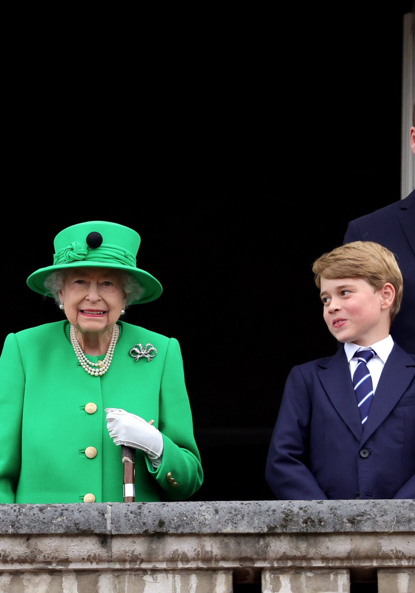 lovewalesfamily's tweet photo. News 🔴 : The Queen has today become the second longest reigning monarch in recorded history as she has now reigned for 70 years and 126 days, overtaking the late King Rama IX of Thailand 👑🇬🇧🎉.
.
Congratulations to Her Majesty 👏🏻🎉❤️ https://t.co/azOznt4dYj