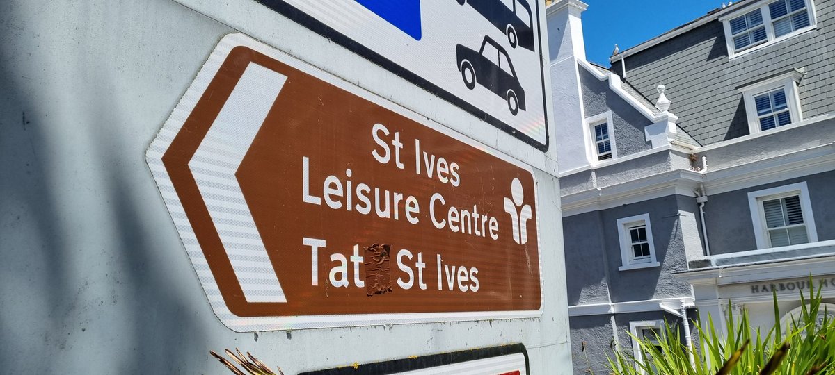 jacques_morrell's tweet image. Art will always divide opinion. Clever and creative use of 10cm of parcel tape. #tatemuseum #creativedifferences #artistic